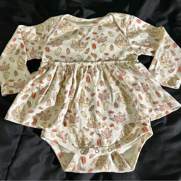 Kate Quinn crystals LS skirted bodysuit 18/24 EUC with matching BNWT elf hat - Picture 2 of 3